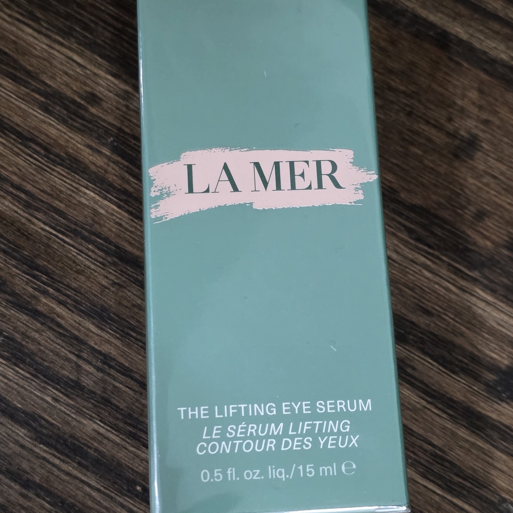 La Mer Eye Serum in Elegant Green Packaging